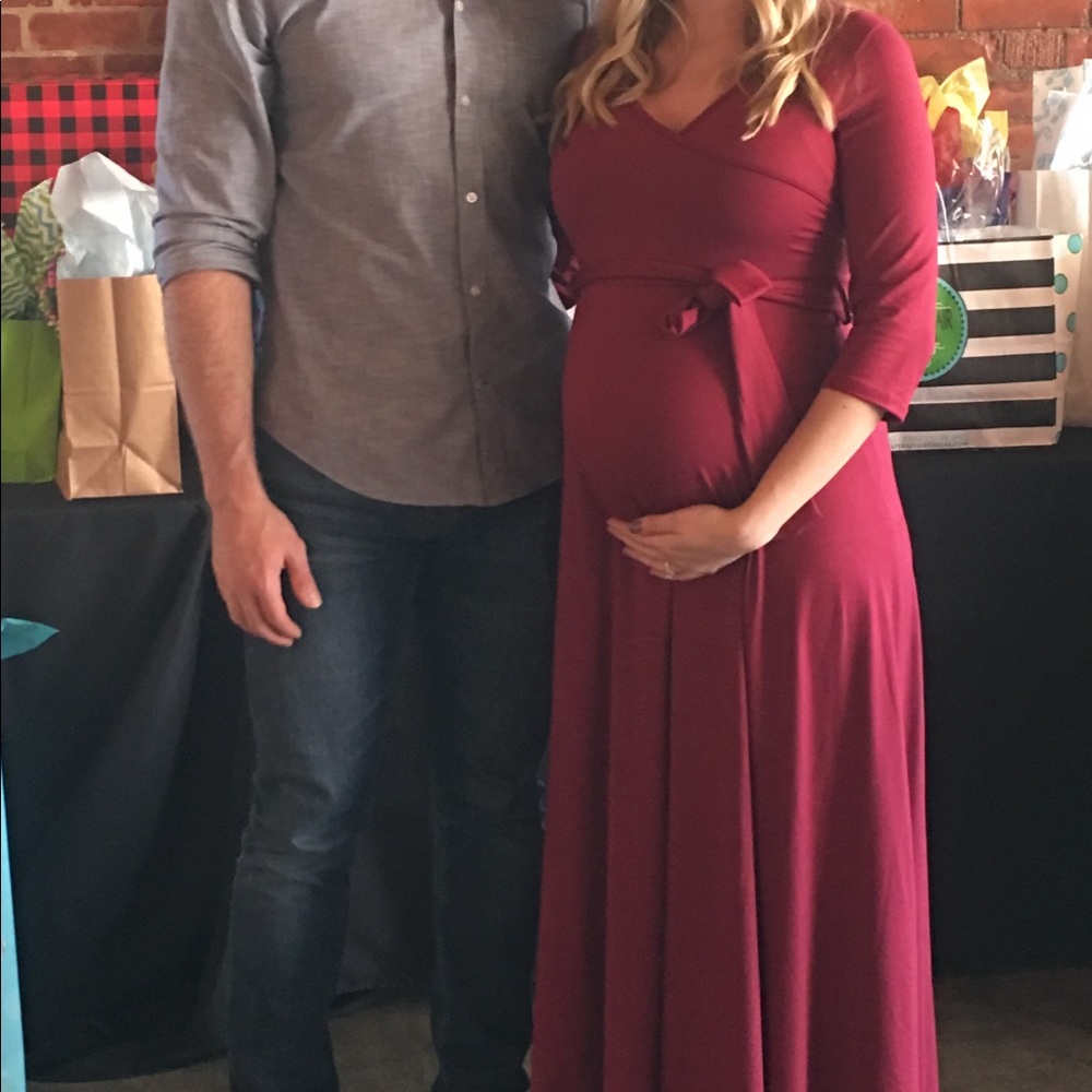 Maroon maternity dress - faux wrap maxi dress - baby shower Photoshoot - Picture 8 of 8